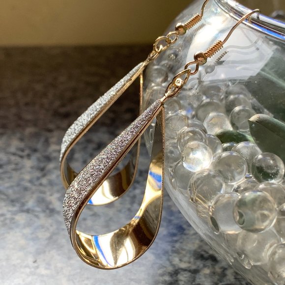 Gold alloy over silver water drop crystal earring - Picture 3 of 4